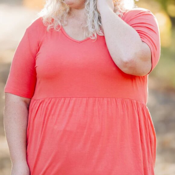 NWT Michelle Mae Short Sleeve Ruffle Bottom Top Size Large - Picture 3 of 3